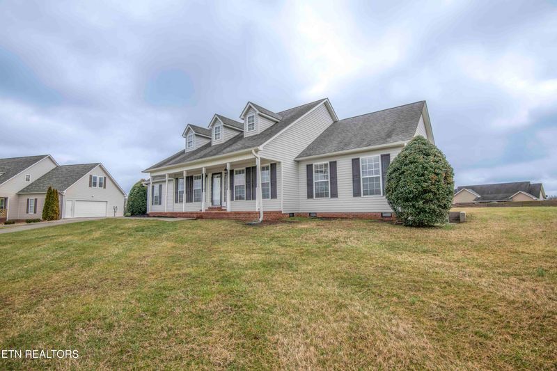 2190 Misty Ridge Dr, Lenoir City, TN 37772
