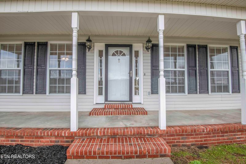 2190 Misty Ridge Dr, Lenoir City, TN 37772