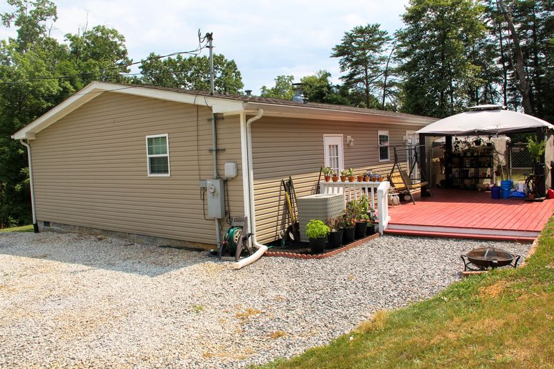 2196 Bluff Rd, Harriman, TN 37748