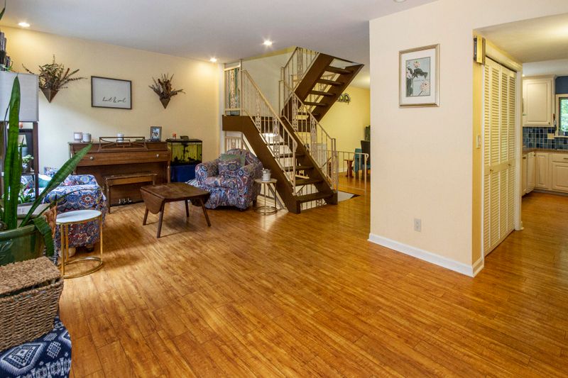 22 Brookside Dr, Oak Ridge, TN 37830