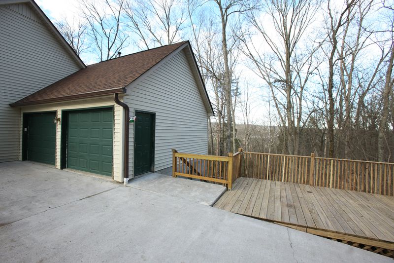 22 Clark Pl, Oak Ridge, TN 37830