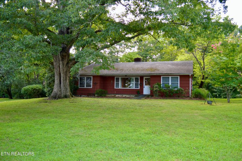 22 Hilltop Pl, Norris, TN 37828