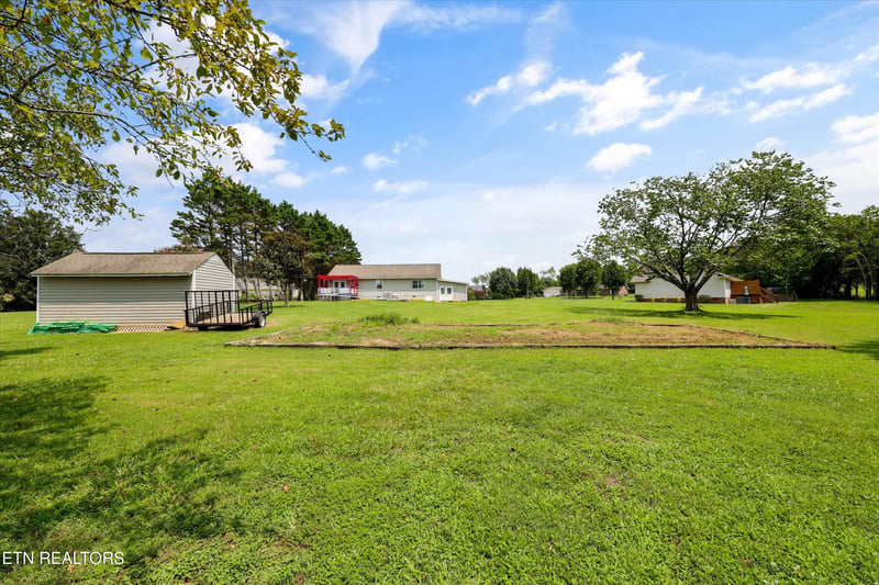 220 Autumn Ln, Madisonville, TN 37354