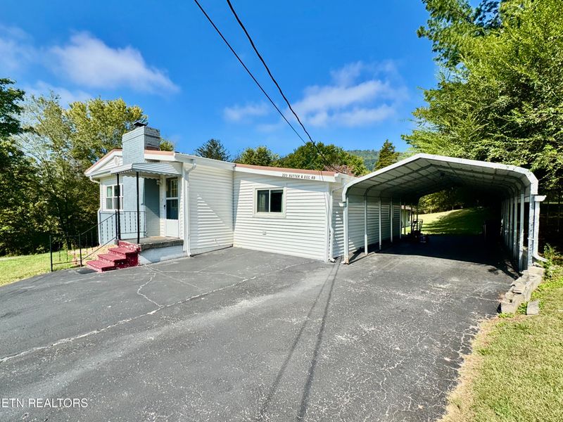 220 Butter & Egg Rd, Jacksboro, TN 37757