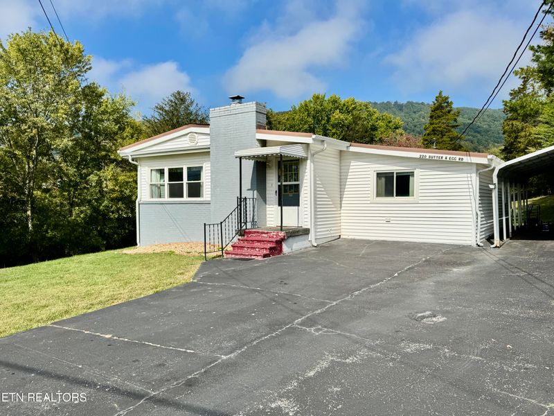 220 Butter & Egg Rd, Jacksboro, TN 37757