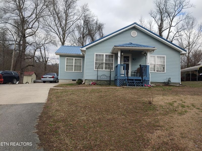 220 Capps Ln, Harriman, TN 37748