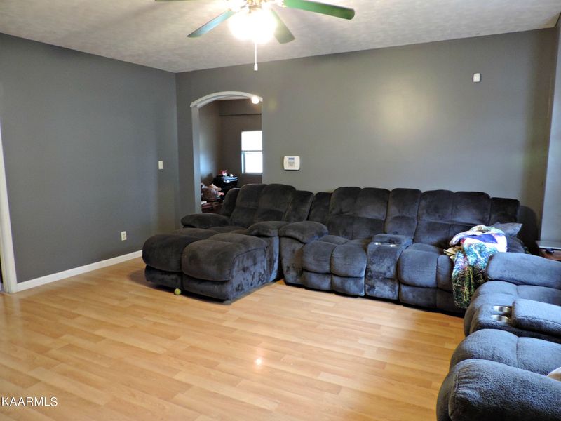 220 E 6th North St, Morristown, TN 37814