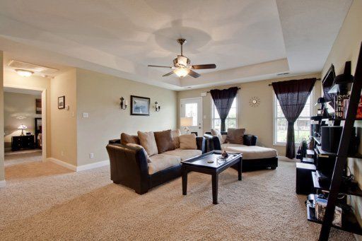 220 Flora Dr, Lenoir City, TN 37771