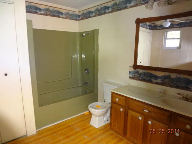 220 Forest Hills Dr, Harriman, TN 37748