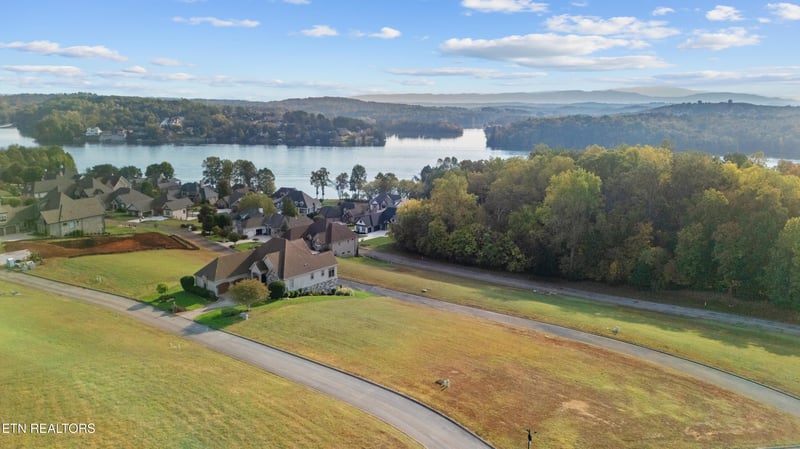 220 Grandville Ct, Vonore, TN 37885