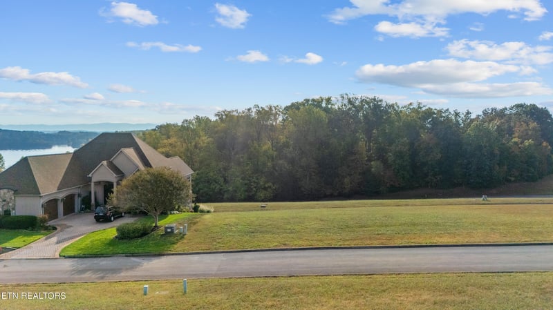 220 Grandville Ct, Vonore, TN 37885