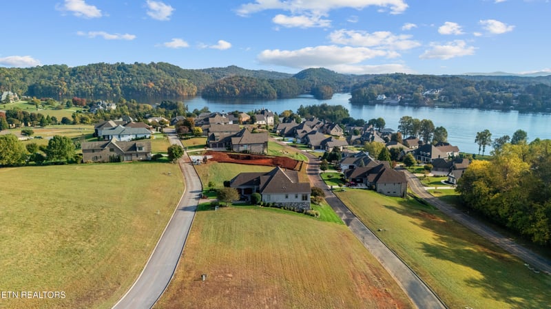 220 Grandville Ct, Vonore, TN 37885