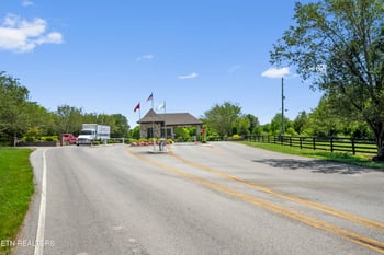 220 Grandville Ct, Vonore, TN 37885