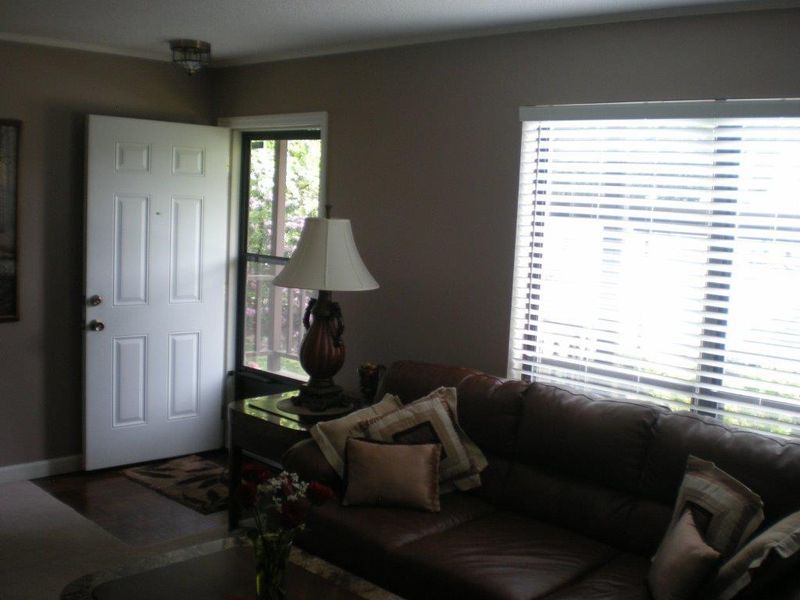 220 Hendrix Dr, Oak Ridge, TN 37830