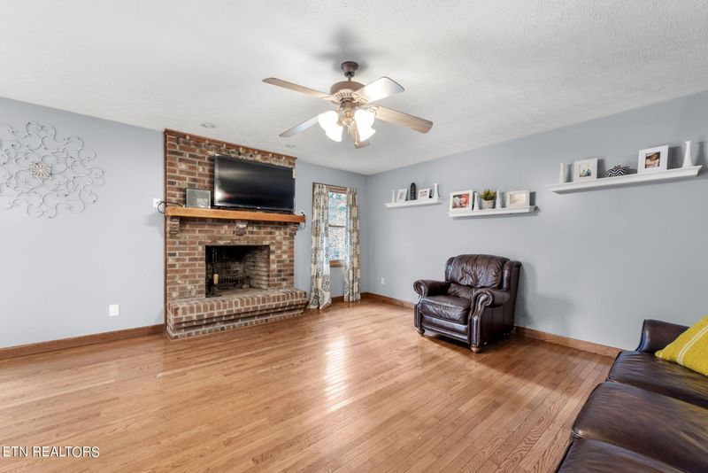 220 Indian Hills Cir, Clinton, TN 37716
