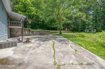 220 Industrial Park Ln, Rocky Top, TN 37769