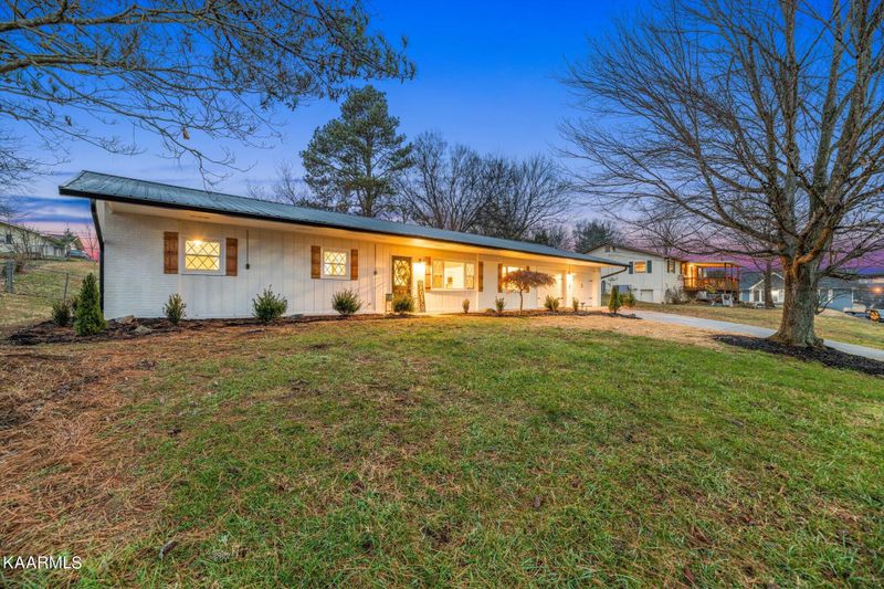 220 Ironwood Dr, Kodak, TN 37764