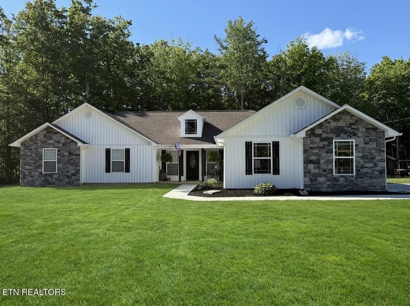 220 Kayla Ln, Oneida, TN 37841