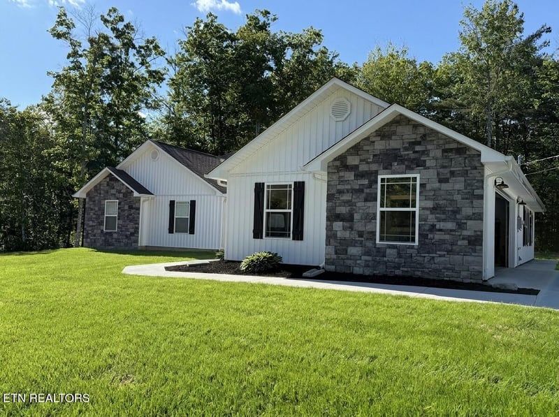 220 Kayla Ln, Oneida, TN 37841