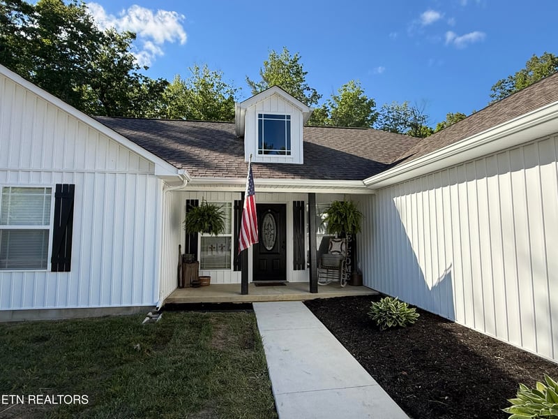 220 Kayla Ln, Oneida, TN 37841