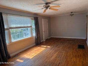 220 Kenneth St, Athens, TN 37303