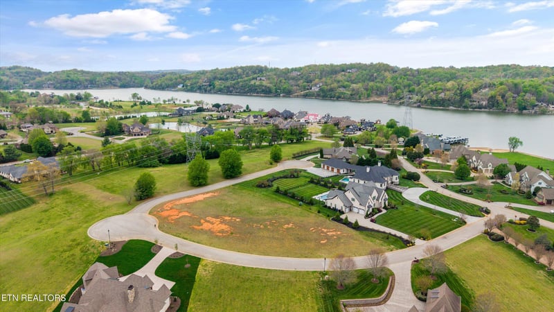 220 Lake Forest Way, Louisville, TN 37777