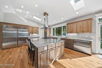 220 Lakewood Dr, Crossville, TN 38558