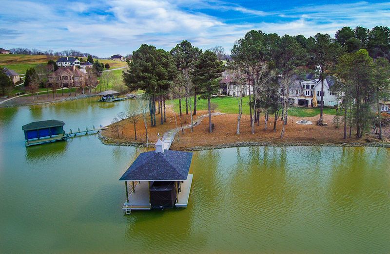 220 Marsh Hawk Dr, Vonore, TN 37885
