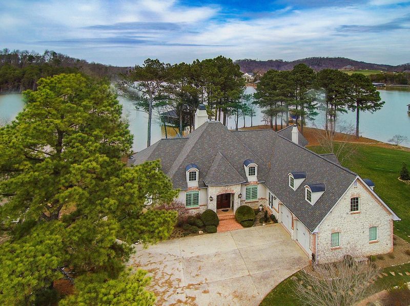 220 Marsh Hawk Dr, Vonore, TN 37885