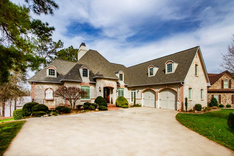 220 Marsh Hawk Dr, Vonore, TN 37885