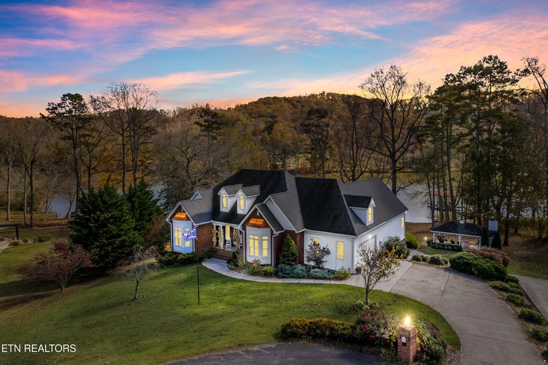 220 Montgomery View Dr, Harriman, TN 37748