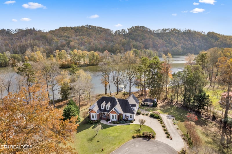 220 Montgomery View Dr, Harriman, TN 37748