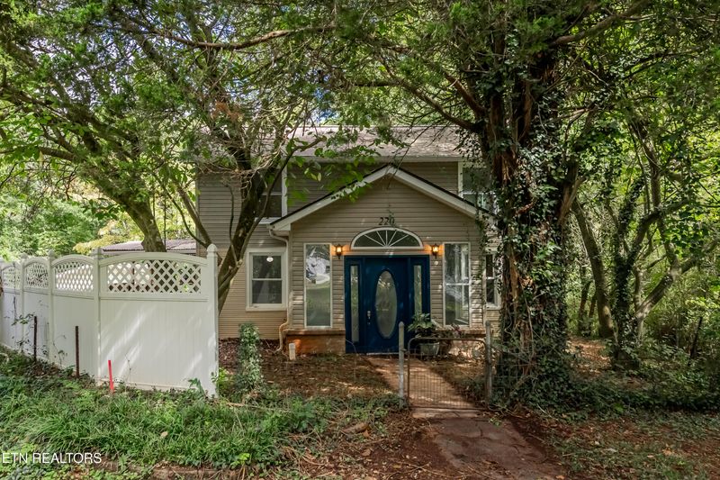 220 Oak Rd, Norris, TN 37828