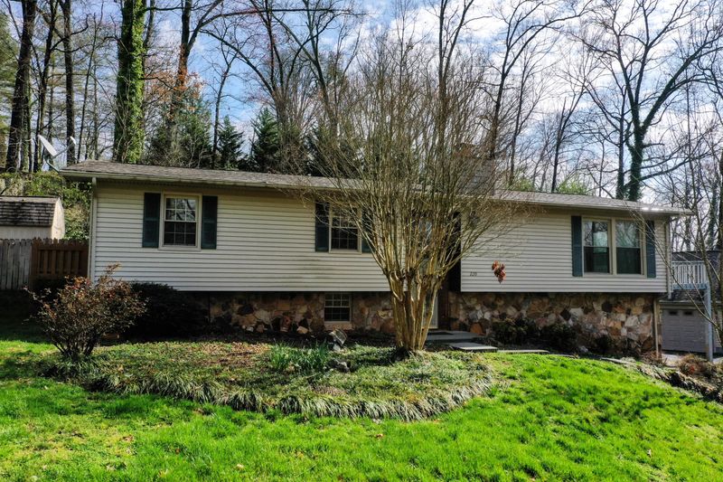 220 Orchard Knob Rd, Clinton, TN 37716