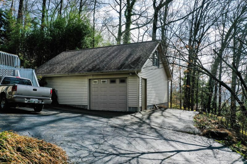 220 Orchard Knob Rd, Clinton, TN 37716