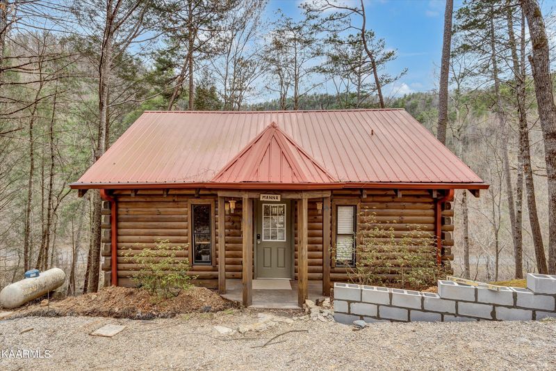 220 Parkline Way, Townsend, TN 37882