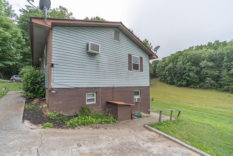 220 Pattie Gap Rd, Philadelphia, TN 37846