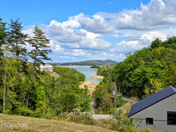 220 Pheasant Ct, Sevierville, TN 37876