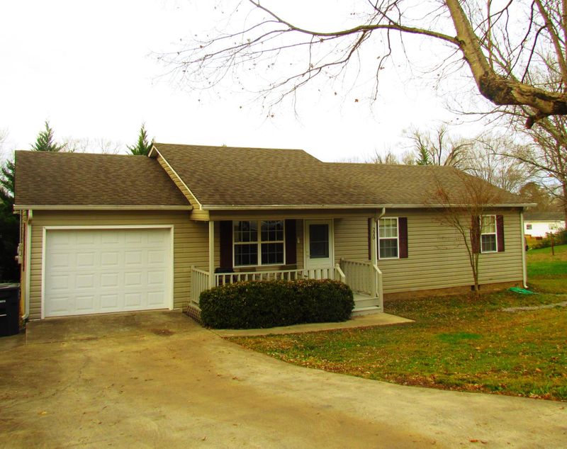 220 Sharp Rd, Athens, TN 37303