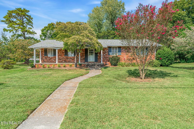 220 Sutton Ln, Knoxville, TN 37909