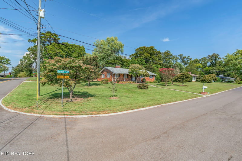 220 Sutton Ln, Knoxville, TN 37909