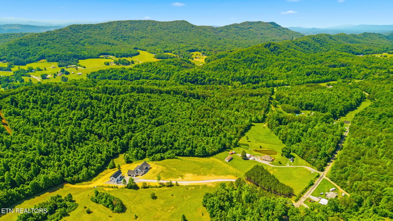 220 Three Point Rd, Vonore, TN 37885