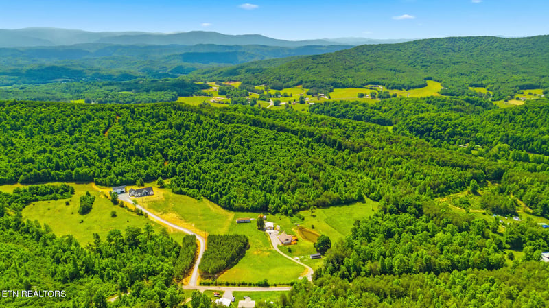 220 Three Point Rd, Vonore, TN 37885