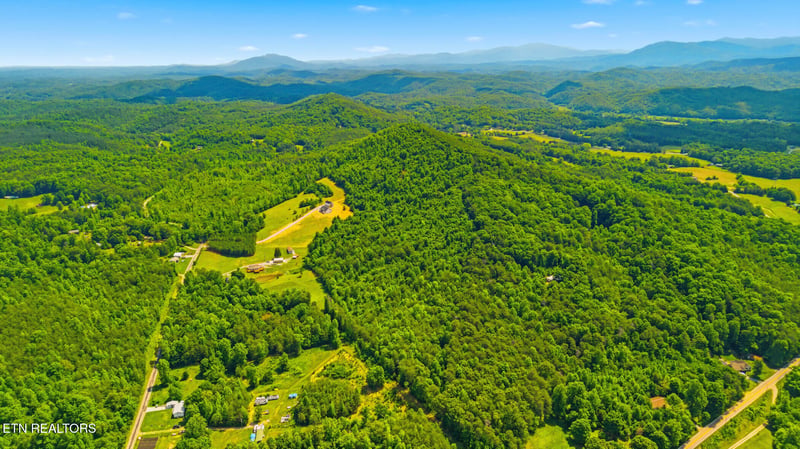 220 Three Point Rd, Vonore, TN 37885