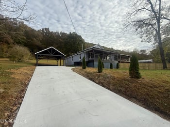 220 Walden Ave, Oliver Springs, TN 37840