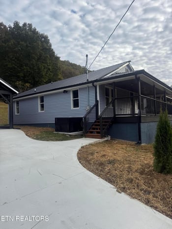 220 Walden Ave, Oliver Springs, TN 37840