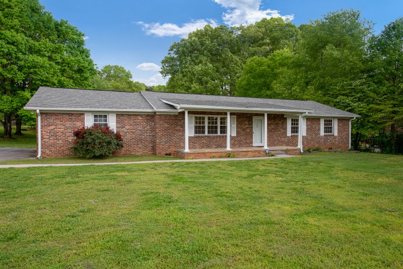 220 Westmoreland Dr, Maryville, TN 37803