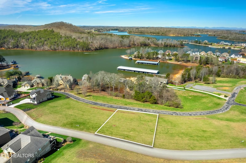 220 Wildwing Dr, Vonore, TN 37885