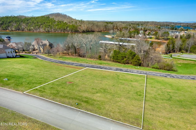 220 Wildwing Dr, Vonore, TN 37885