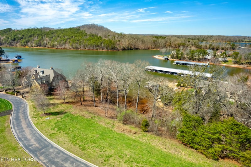 220 Wildwing Dr, Vonore, TN 37885